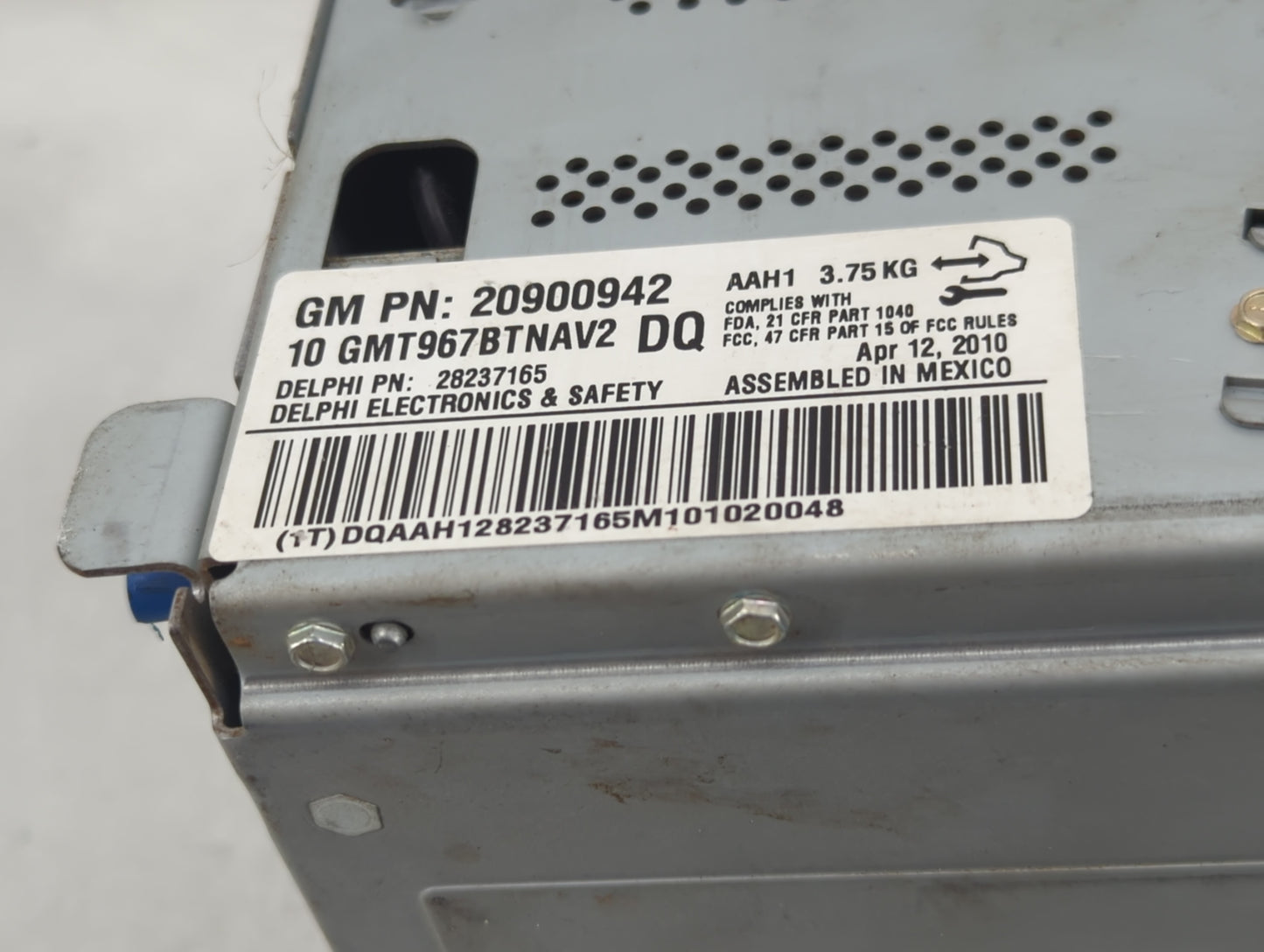 2010-2012 Buick Enclave Radio AM FM Cd Player Receiver Replacement P/N:20900942 Fits Fits 2010 2011 2012 OEM Used Auto Parts