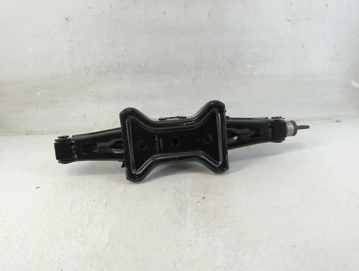 2010 Buick Lacrosse Spare Scissor Car Jack 1071539 - Oemusedautoparts1.com