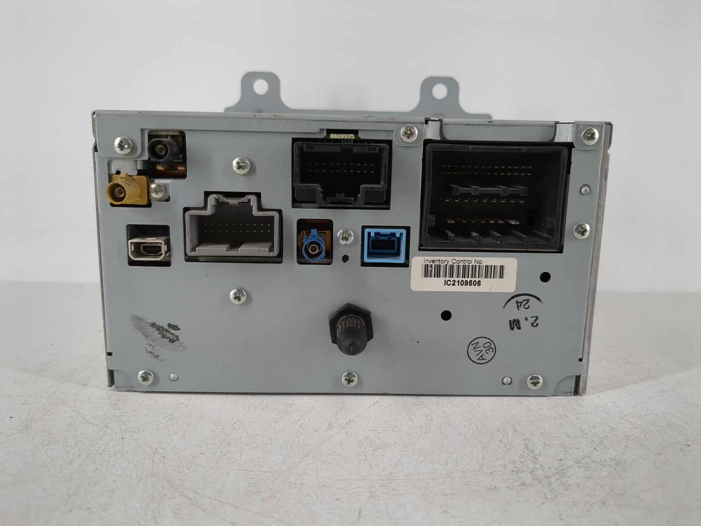 2010-2012 Cadillac Srx Radio AM FM Cd Player Receiver Replacement P/N:20888798 Fits Fits 2010 2011 2012 OEM Used Auto Parts