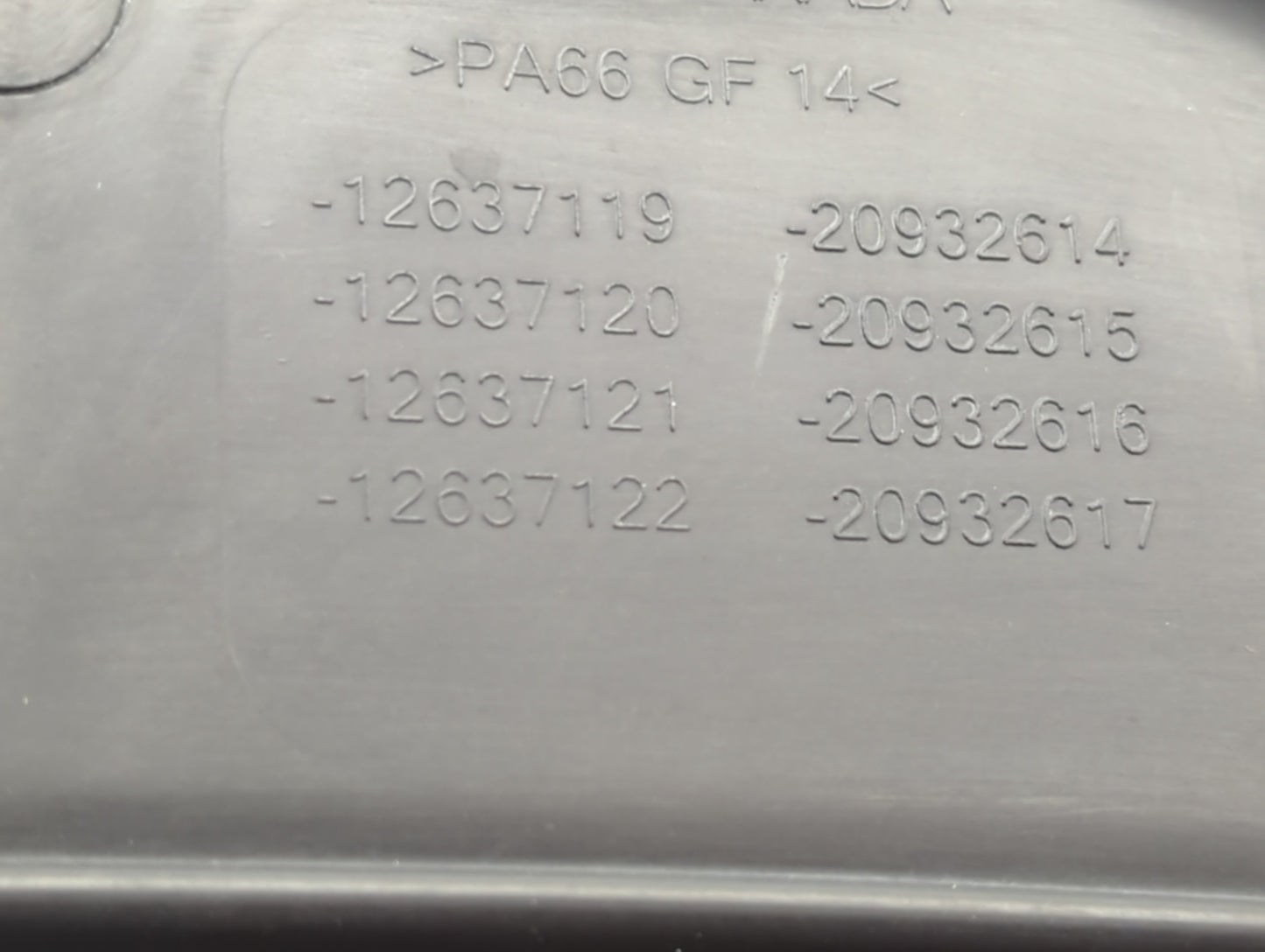 2010 Cadillac Srx Engine Cover - Oemusedautoparts1.com