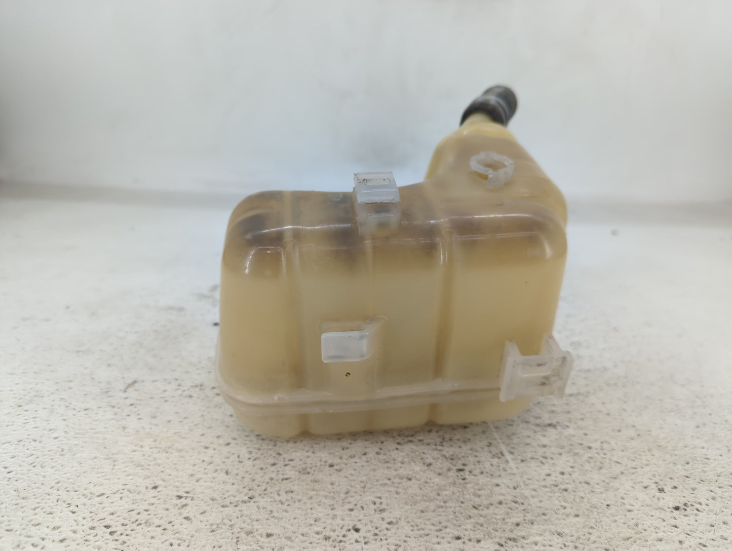 2010-2014 Cadillac Srx Windshield Washer Fluid Reservoir Bottle Oem - Oemusedautoparts1.com