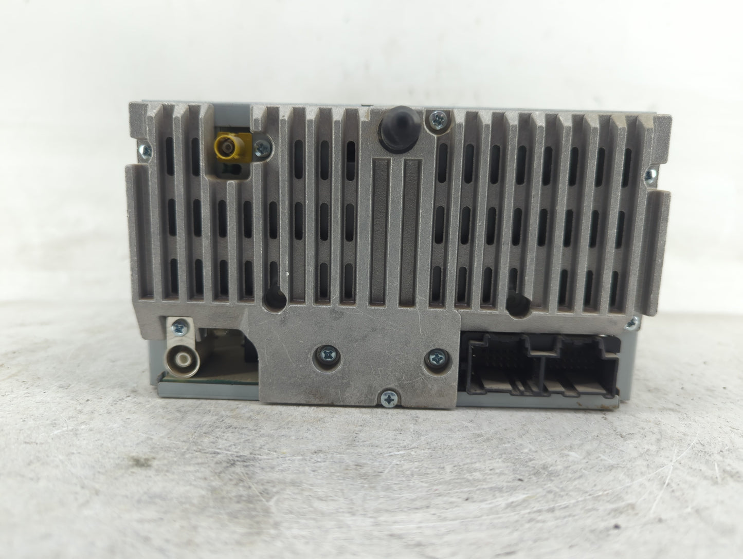 2010-2011 Chevrolet Aveo Radio AM FM Cd Player Receiver Replacement P/N:95981815 Fits Fits 2010 2011 OEM Used Auto Parts - O
