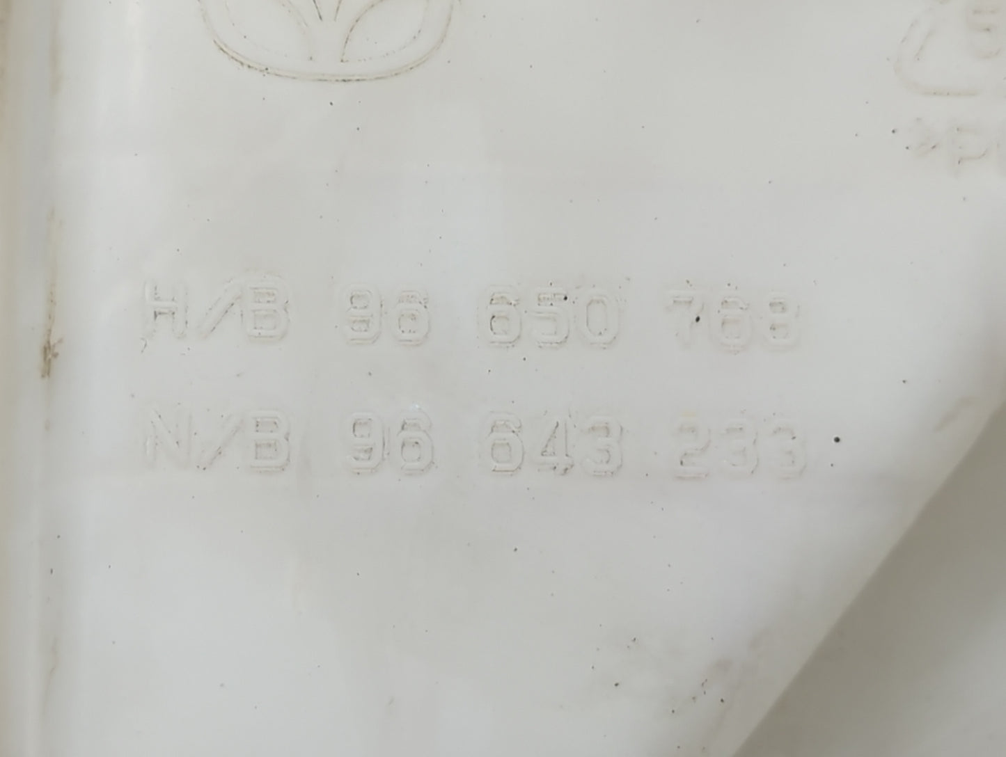 2009-2011 Chevrolet Aveo Windshield Washer Fluid Reservoir Bottle Oem 1474082 - Oemusedautoparts1.com
