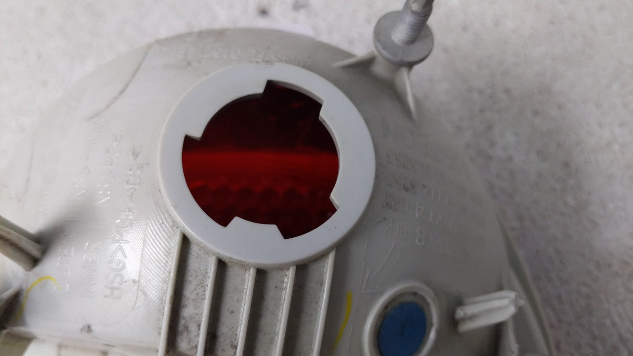 2010-2012 Chevrolet Camaro Tail Light Assembly Passenger Right OEM P/N:92195242 Fits Fits 2010 2011 2012 OEM Used Auto Parts