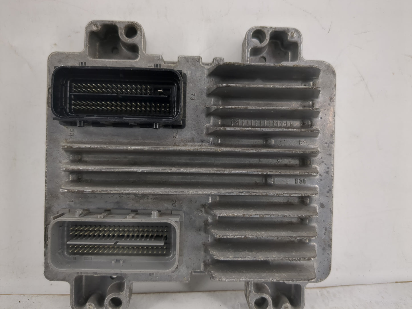 2010-2011 Chevrolet Camaro PCM Engine Control Computer ECU ECM PCU OEM P/N:12653784 Fits Fits 2010 2011 OEM Used Auto Parts