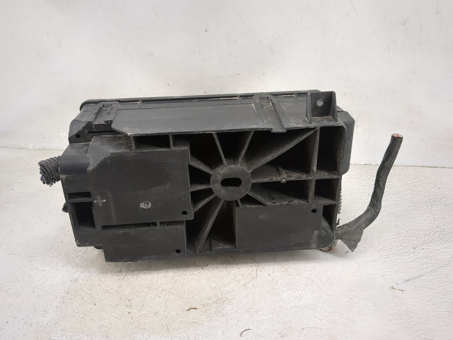 2010 Chevrolet Camaro Fusebox Fuse Box Panel Relay Module P/N:13500114 13500128, 13500127, 13306941, 13306942, 13306943 Fits