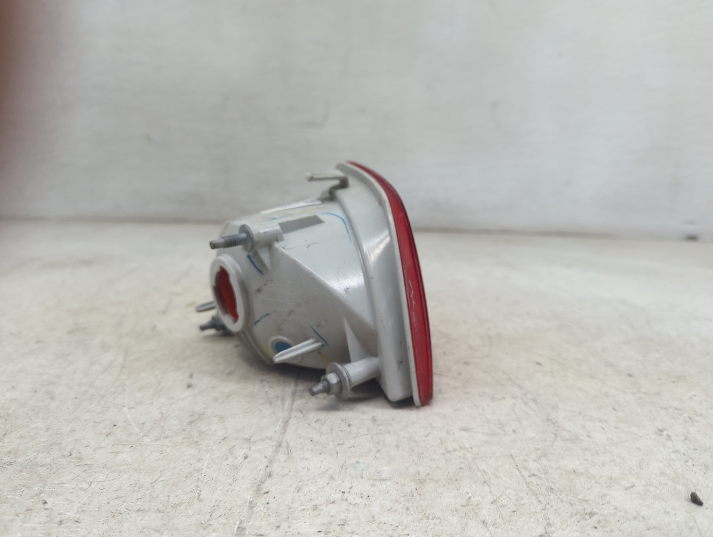 2010-2011 Chevrolet Camaro Tail Light Assembly Passenger Right OEM P/N:24118342 Fits Fits 2010 2011 OEM Used Auto Parts - Oe
