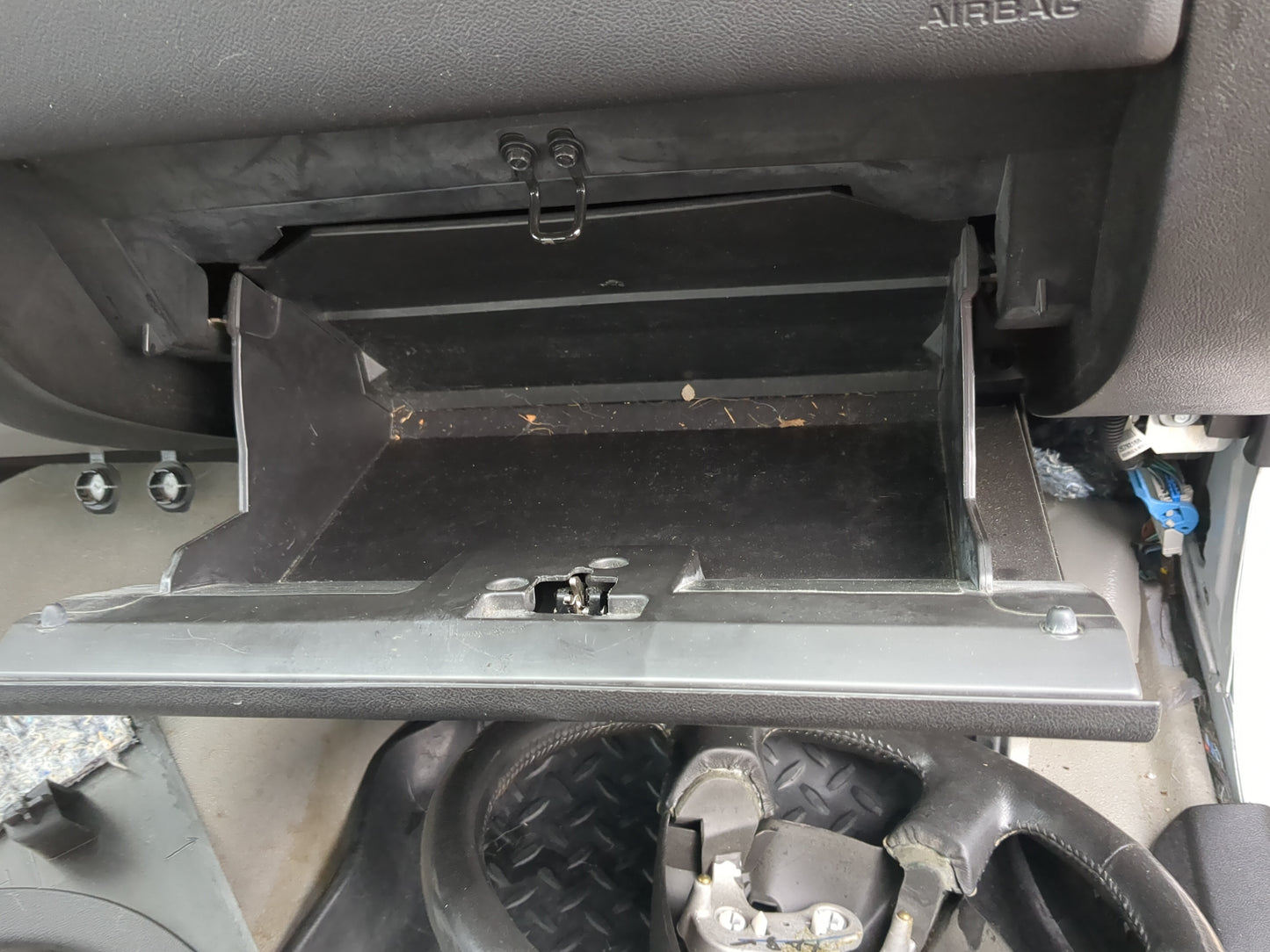 2010 Chevrolet Colorado Passenger Glove Box Door Storage Compartment - Oemusedautoparts1.com