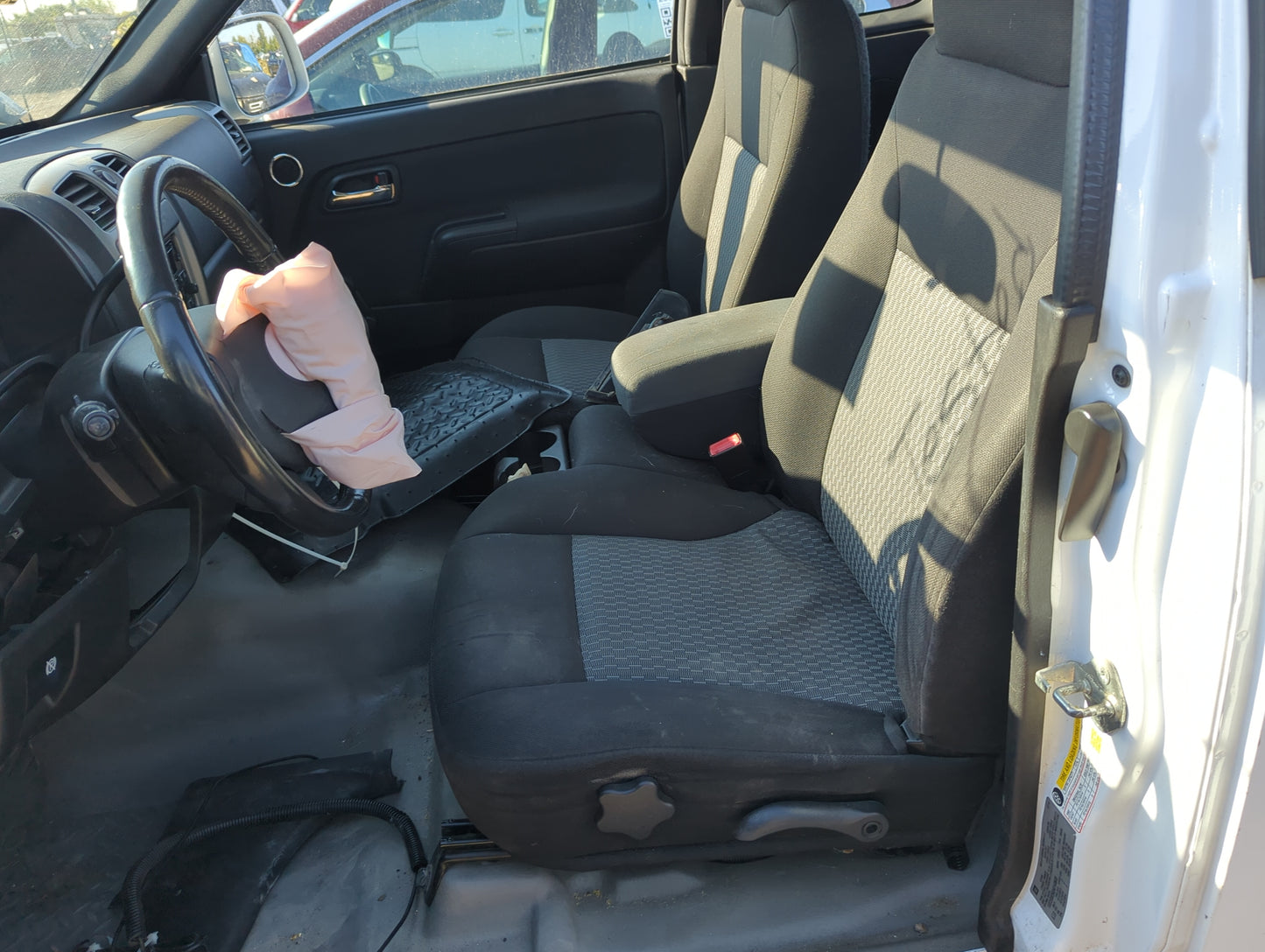 2006-2012 Chevrolet Colorado Driver Front Seat Oem - Oemusedautoparts1.com