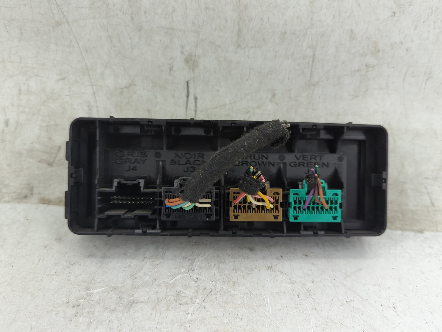 2010-2010 Chevrolet Equinox Body Control Module Bcm Inner Cabin Fuse Box - Oemusedautoparts1.com