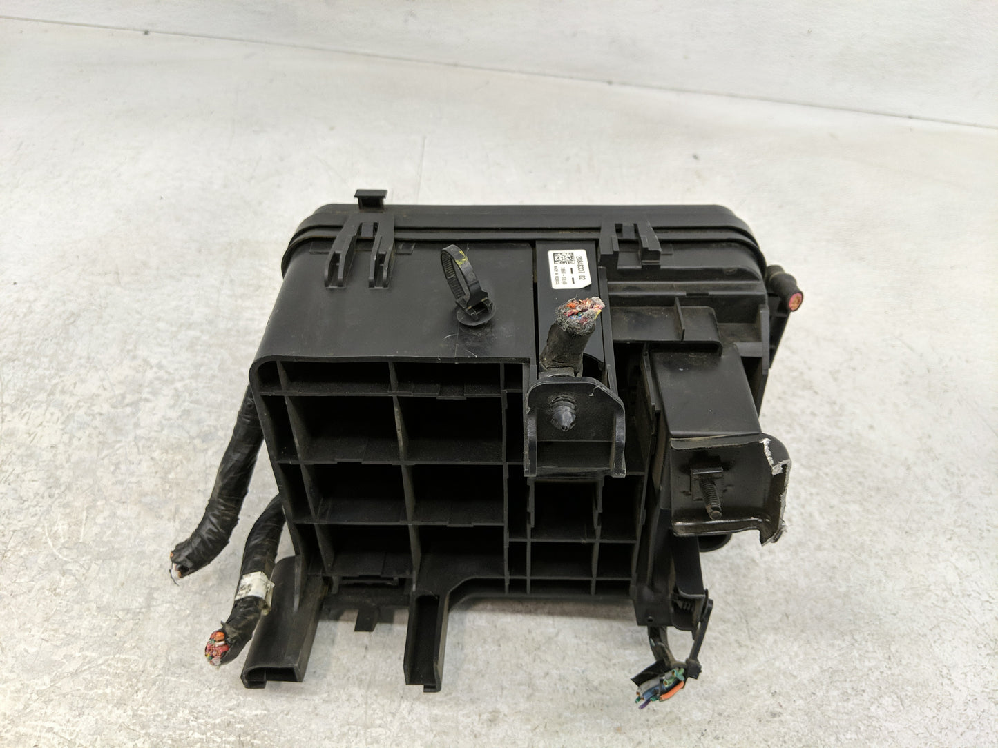 2010 Chevrolet Equinox Fusebox Fuse Box Panel Relay Module Fits OEM Used Auto Parts - Oemusedautoparts1.com