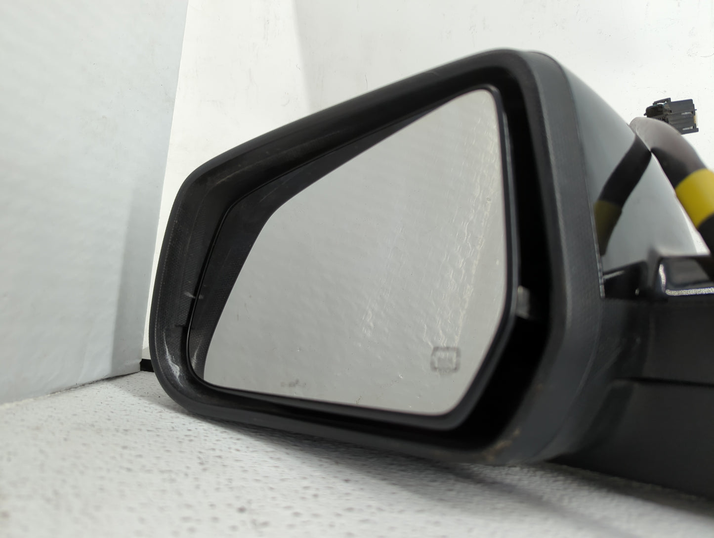 2010-2011 Chevrolet Equinox Driver Side View Mirror - Left Door Mirror OEM Used - Oemusedautoparts1.com