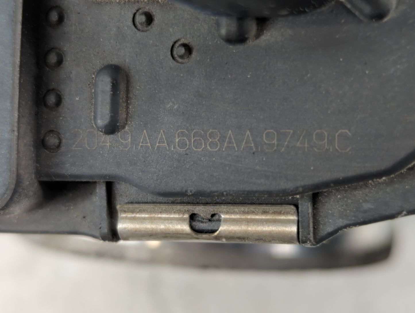 2010-2011 Chevrolet Equinox Throttle Body P/N:668AA9749C Fits Fits 2007 2008 2009 2010 2011 2012 OEM Used Auto Parts - Oemus