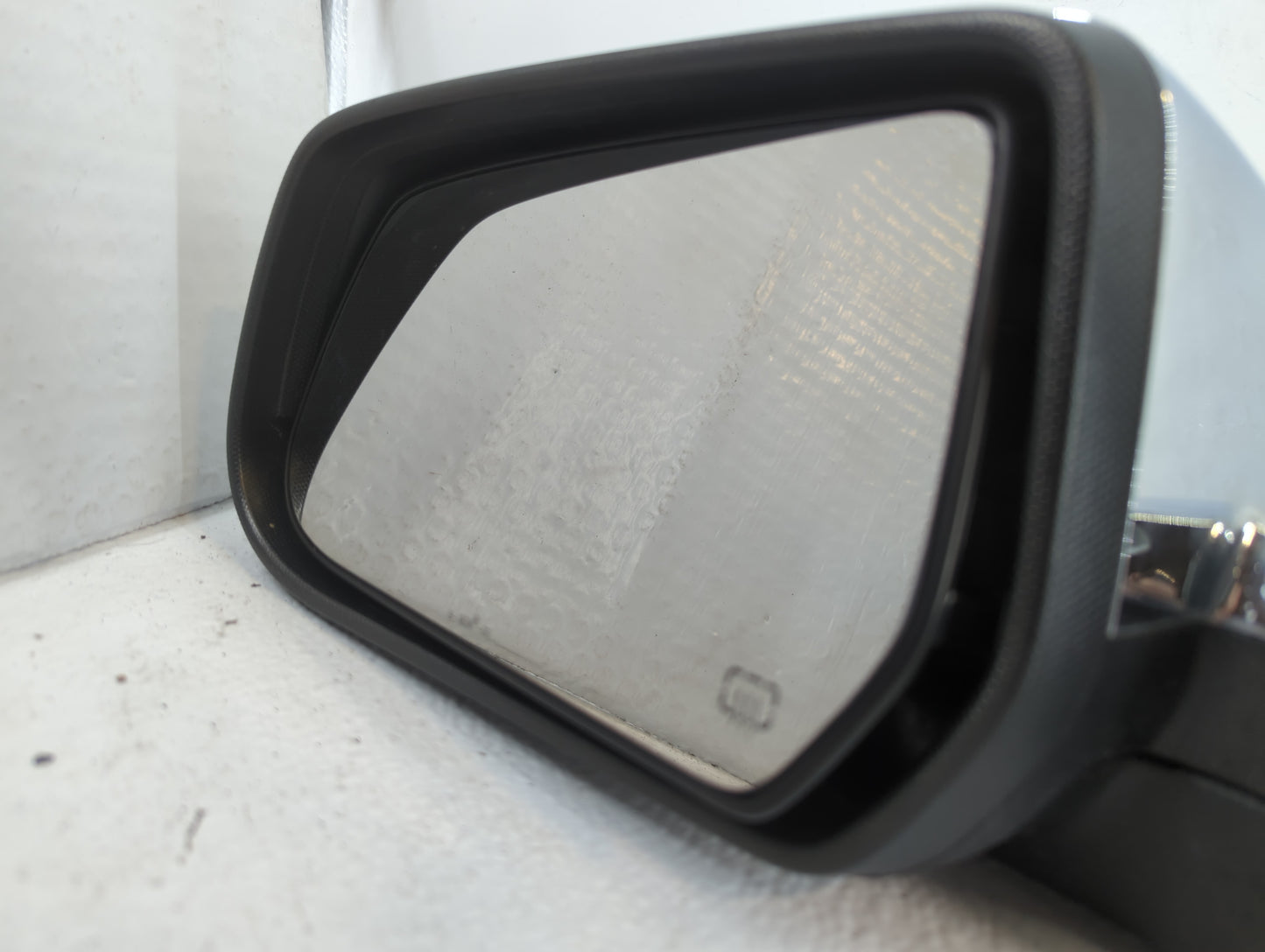 2010-2011 Chevrolet Equinox Driver Side View Mirror - Left Door Mirror OEM Used - Oemusedautoparts1.com