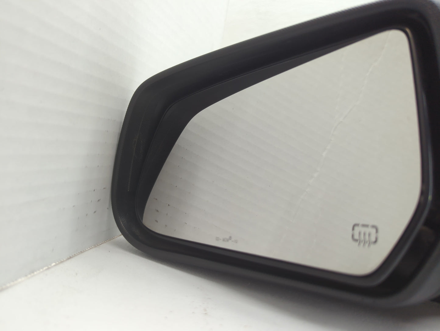2010-2011 Chevrolet Equinox Driver Side View Mirror - Left Door Mirror OEM Used - Oemusedautoparts1.com