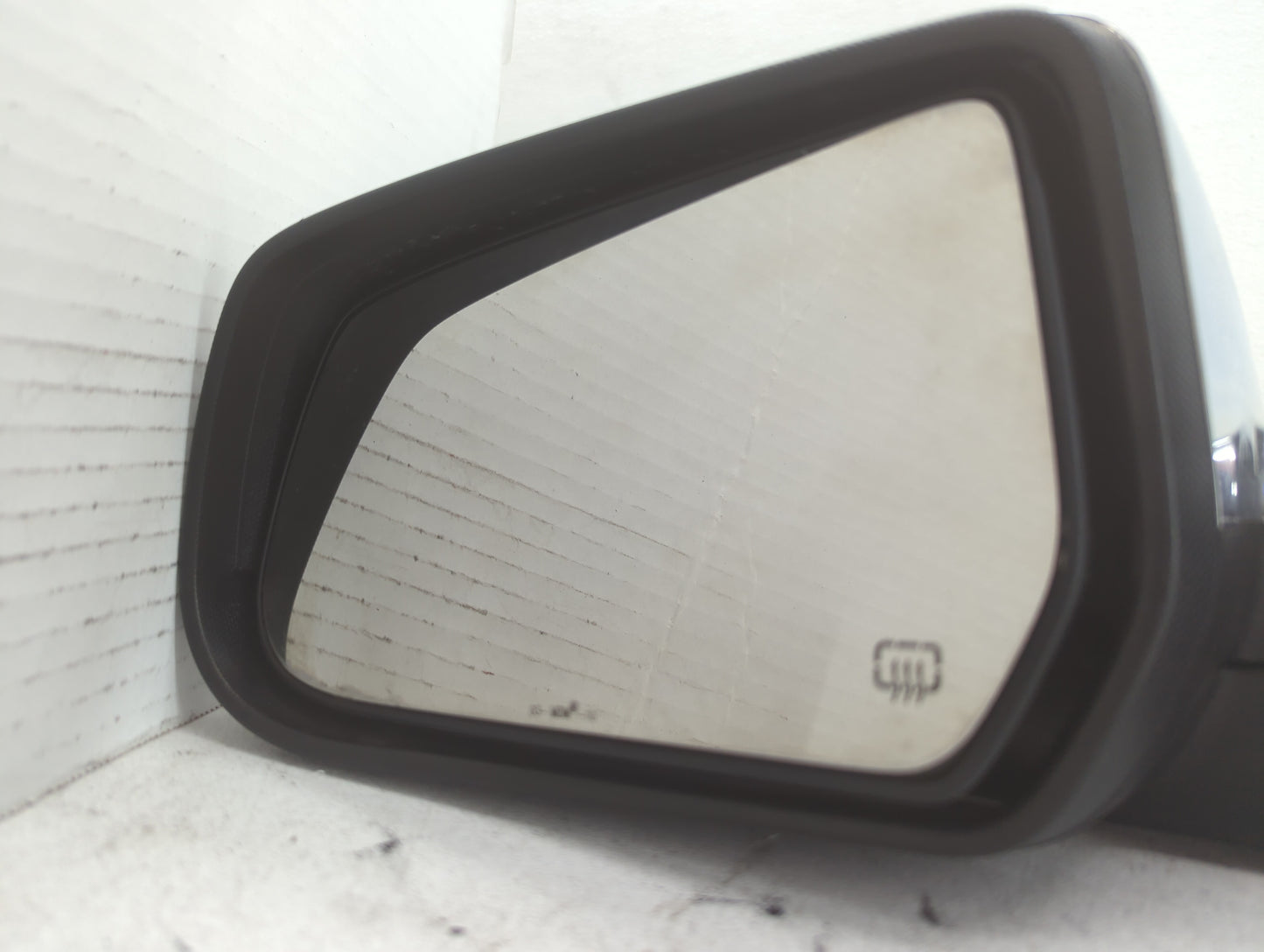 2010-2011 Chevrolet Equinox Driver Side View Mirror - Left Door Mirror OEM Used - Oemusedautoparts1.com