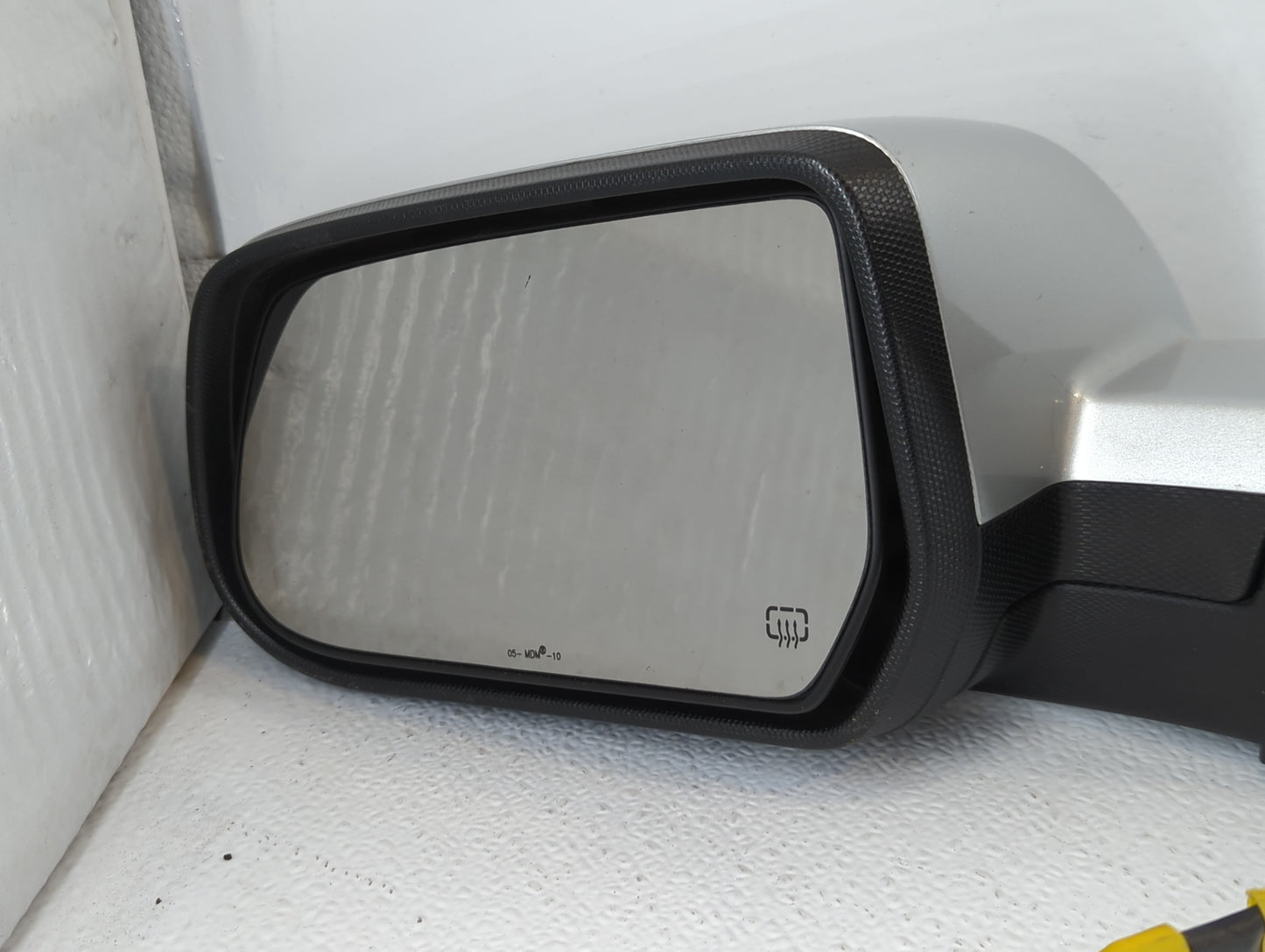2010-2011 Chevrolet Equinox Driver Side View Mirror - Left Door Mirror OEM Used - Oemusedautoparts1.com