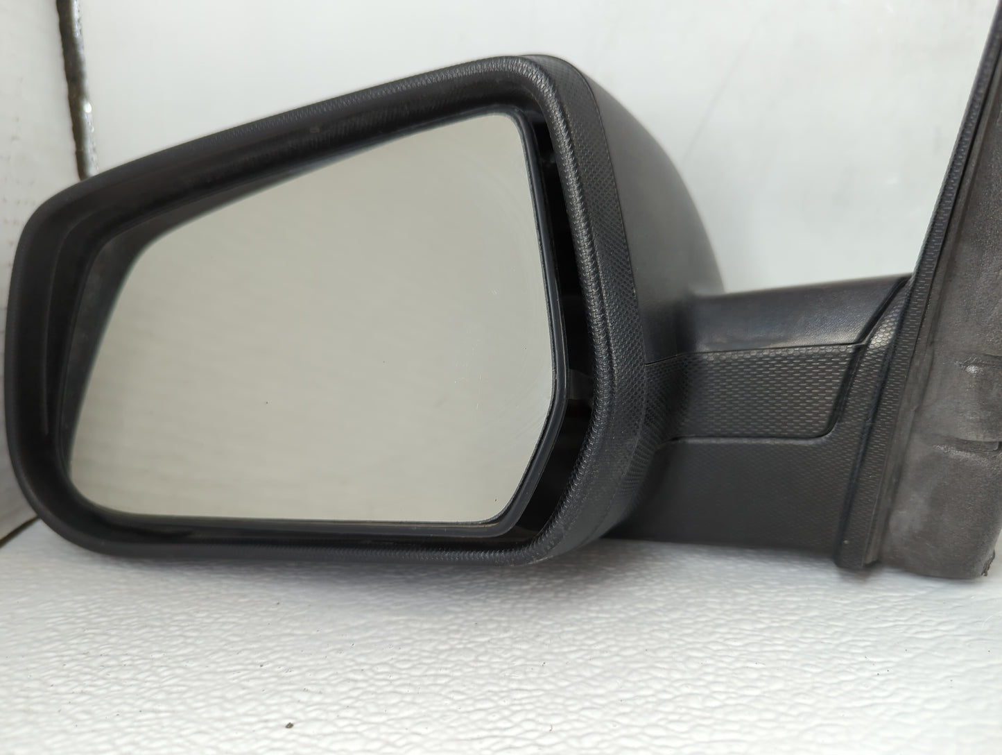 2010-2011 Chevrolet Equinox Driver Side View Mirror - Left Door Mirror OEM Used - Oemusedautoparts1.com