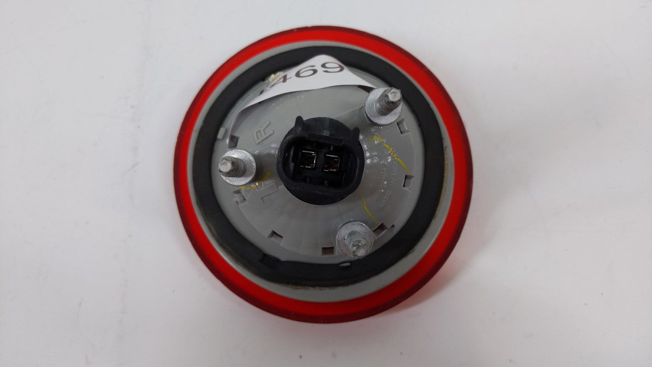 2010 Chevrolet Hhr Tail Light Assembly Passenger Right OEM P/N:25823015 15875484 Fits Fits 2006 2007 2008 2009 2011 OEM Used