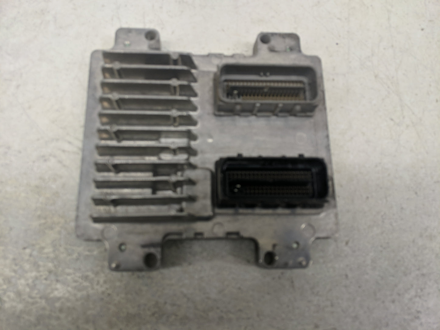 2010 Chevrolet Malibu PCM Engine Control Computer ECU ECM PCU OEM P/N:12635902 Fits OEM Used Auto Parts - Oemusedautoparts1.