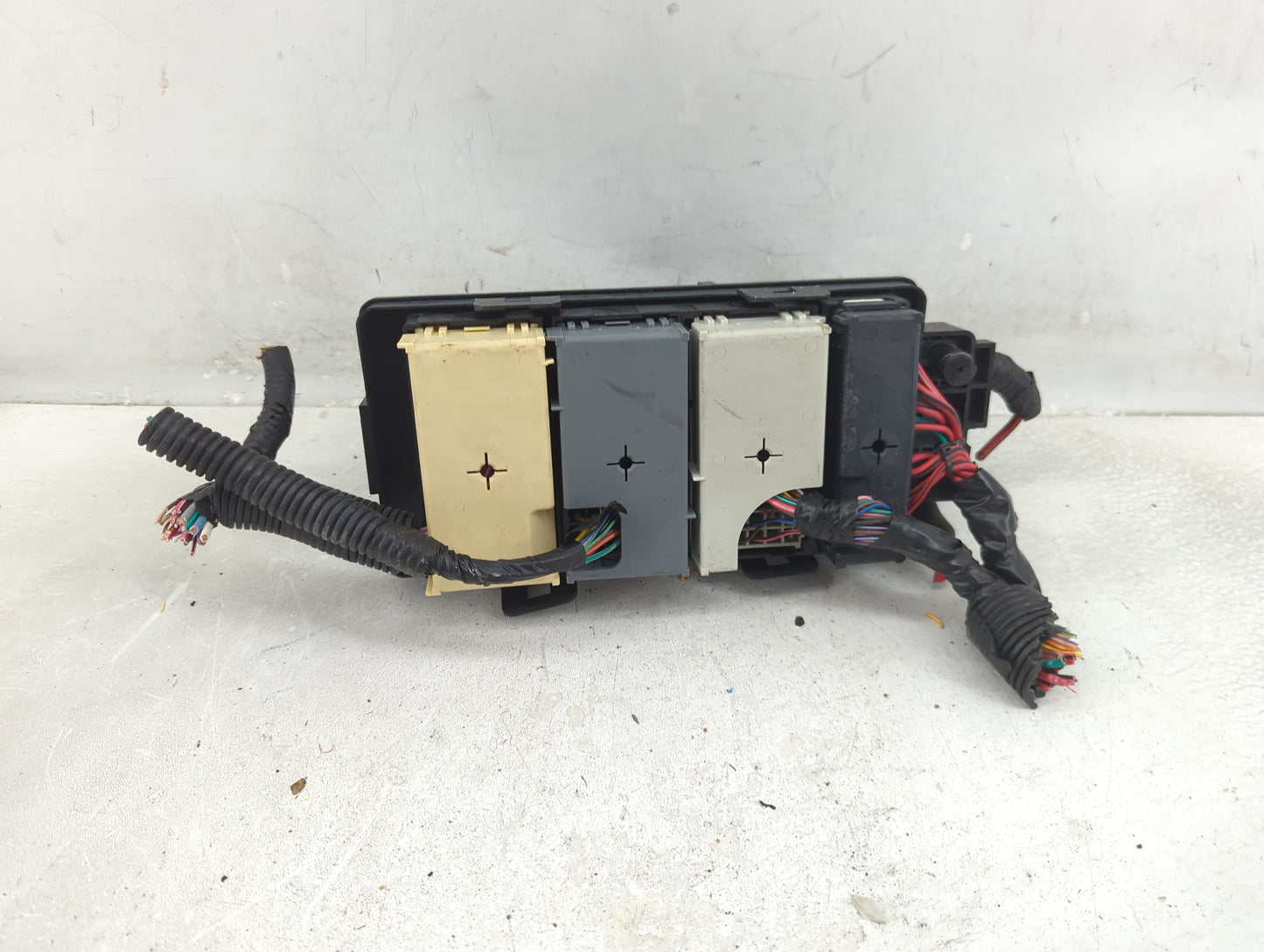 2009-2012 Chevrolet Malibu Fusebox Fuse Box Panel Relay Module P/N:20822689 Fits Fits 2009 2010 2011 2012 OEM Used Auto Part