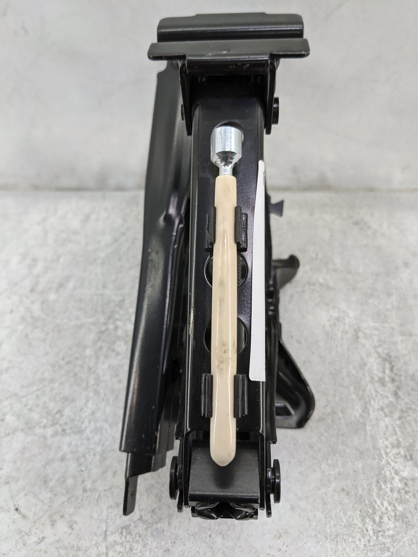 2010 Chevrolet Malibu Spare Scissor Car Jack Black - Oemusedautoparts1.com