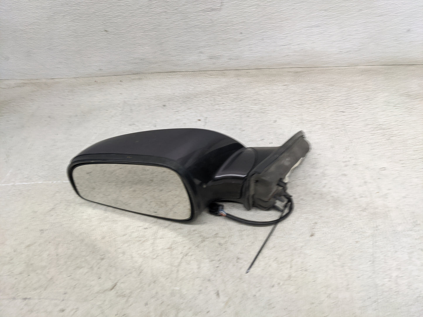 2010 Chevrolet Malibu Driver Side View Mirror - Left Door Mirror OEM Used - Oemusedautoparts1.com