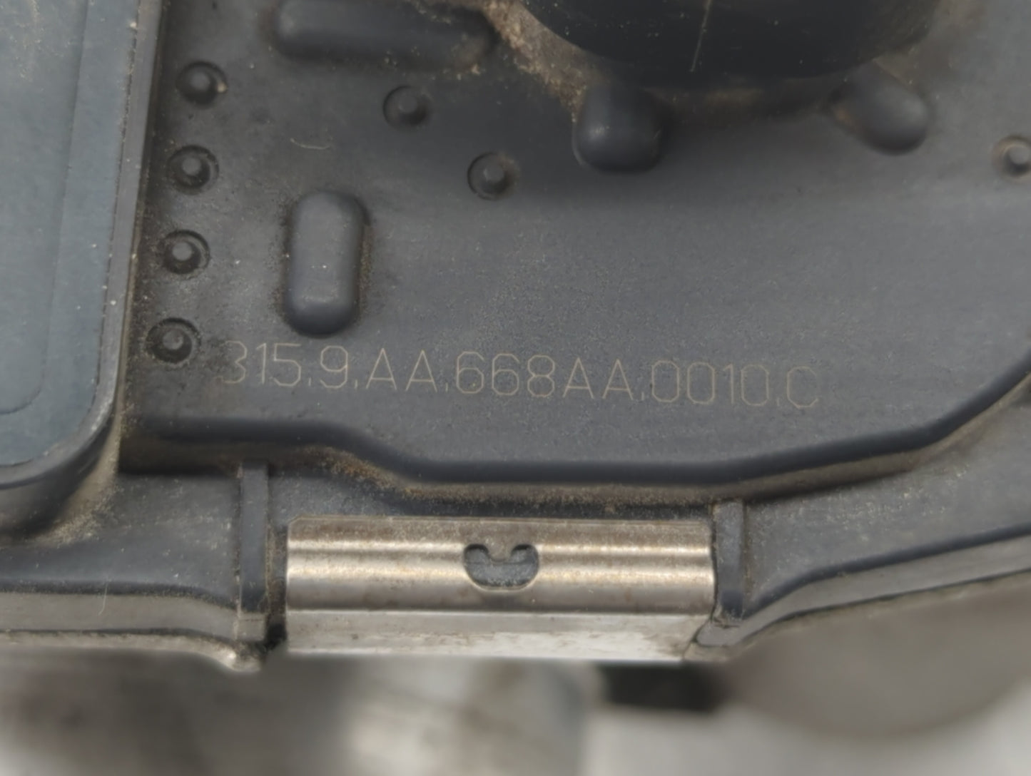 2008-2012 Chevrolet Malibu Throttle Body P/N:9B4G-9F991-A 668AA, 186AA Fits Fits 2007 2008 2009 2010 2011 2012 OEM Used Auto