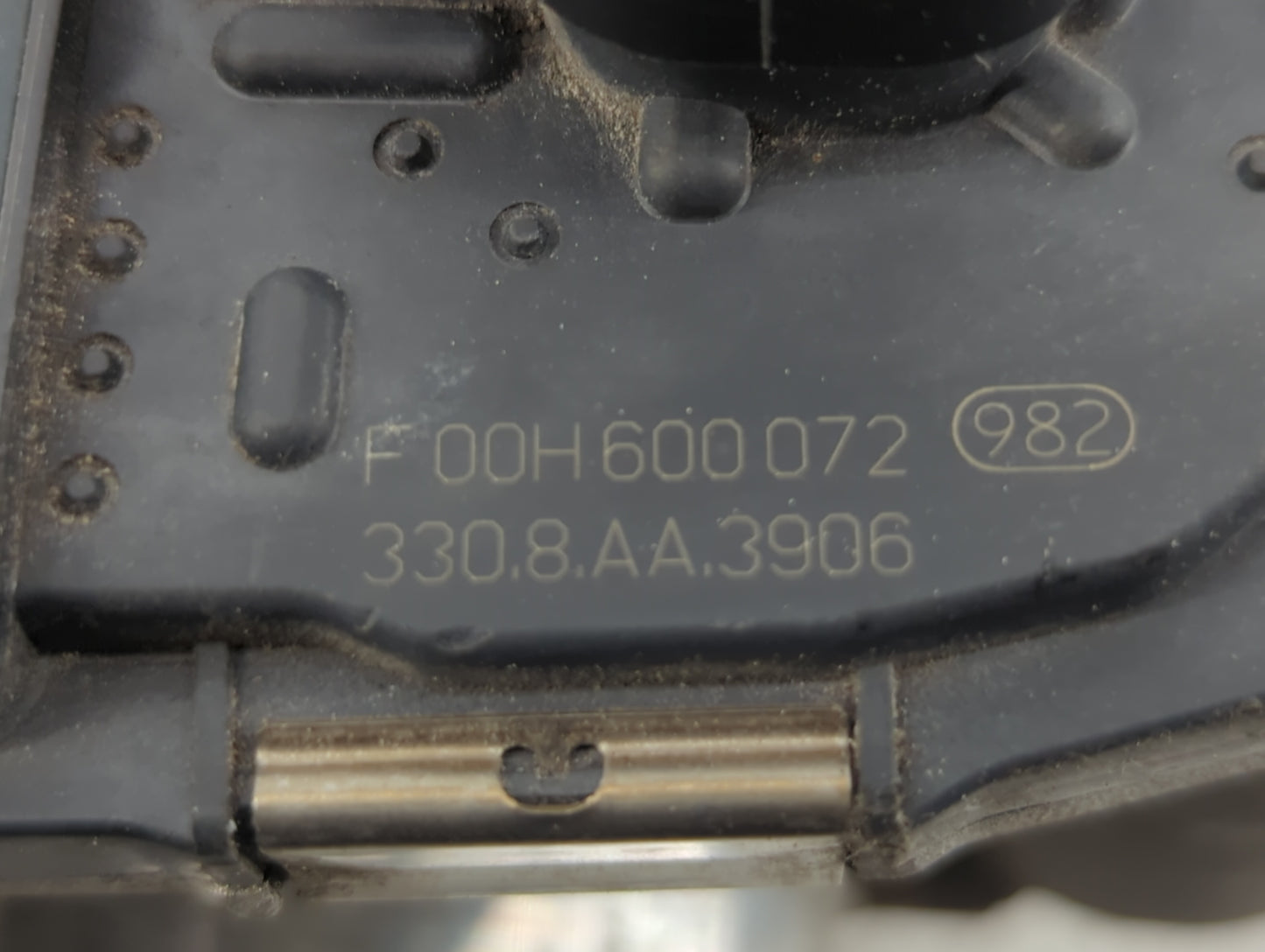 2008-2012 Chevrolet Malibu Throttle Body Fits Fits 2007 2008 2009 2010 2011 2012 OEM Used Auto Parts - Oemusedautoparts1.com