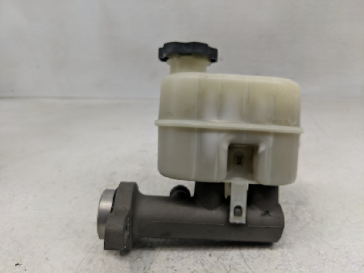 2007-2013 Chevrolet Silverado 1500 Brake Master Cylinder 1311460 - Oemusedautoparts1.com