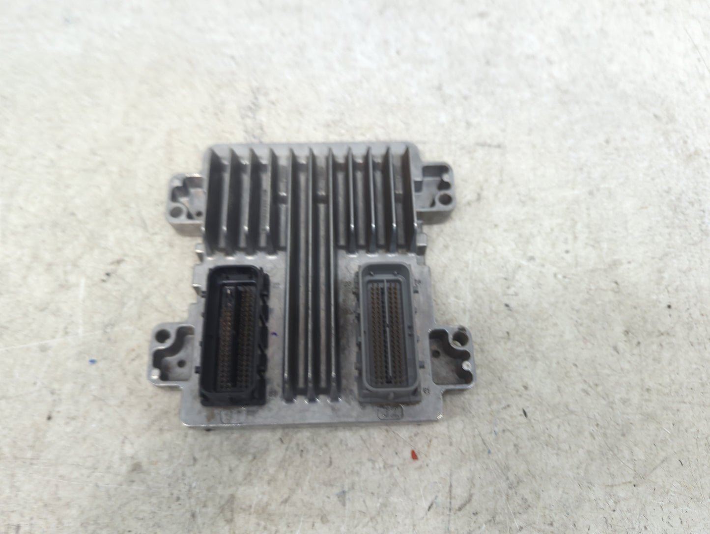 2010-2013 Chevrolet Silverado 1500 PCM Engine Control Computer ECU ECM PCU OEM P/N:12636004 AAKY Fits OEM Used Auto Parts -