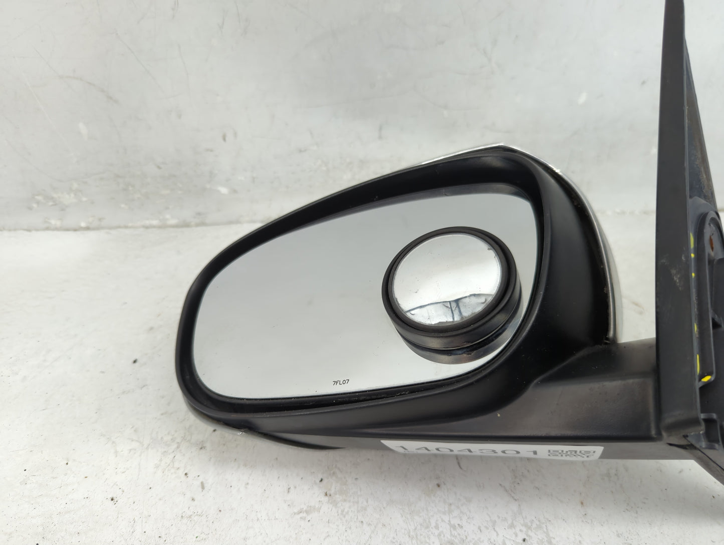 2007-2010 Chrysler 300 Driver Side View Mirror - Left Door Mirror OEM Used - Oemusedautoparts1.com