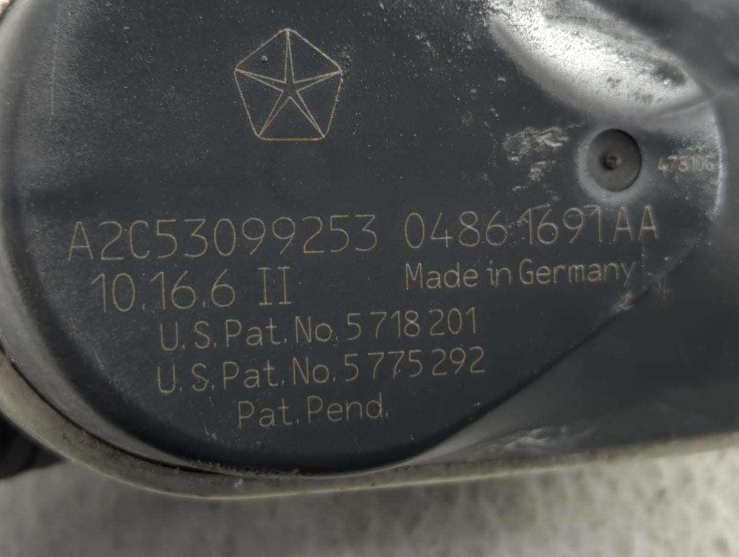 2006-2010 Chrysler 300 Throttle Body P/N:04861691AA Fits Fits 2006 2007 2008 2009 2010 2011 OEM Used Auto Parts - Oemusedaut