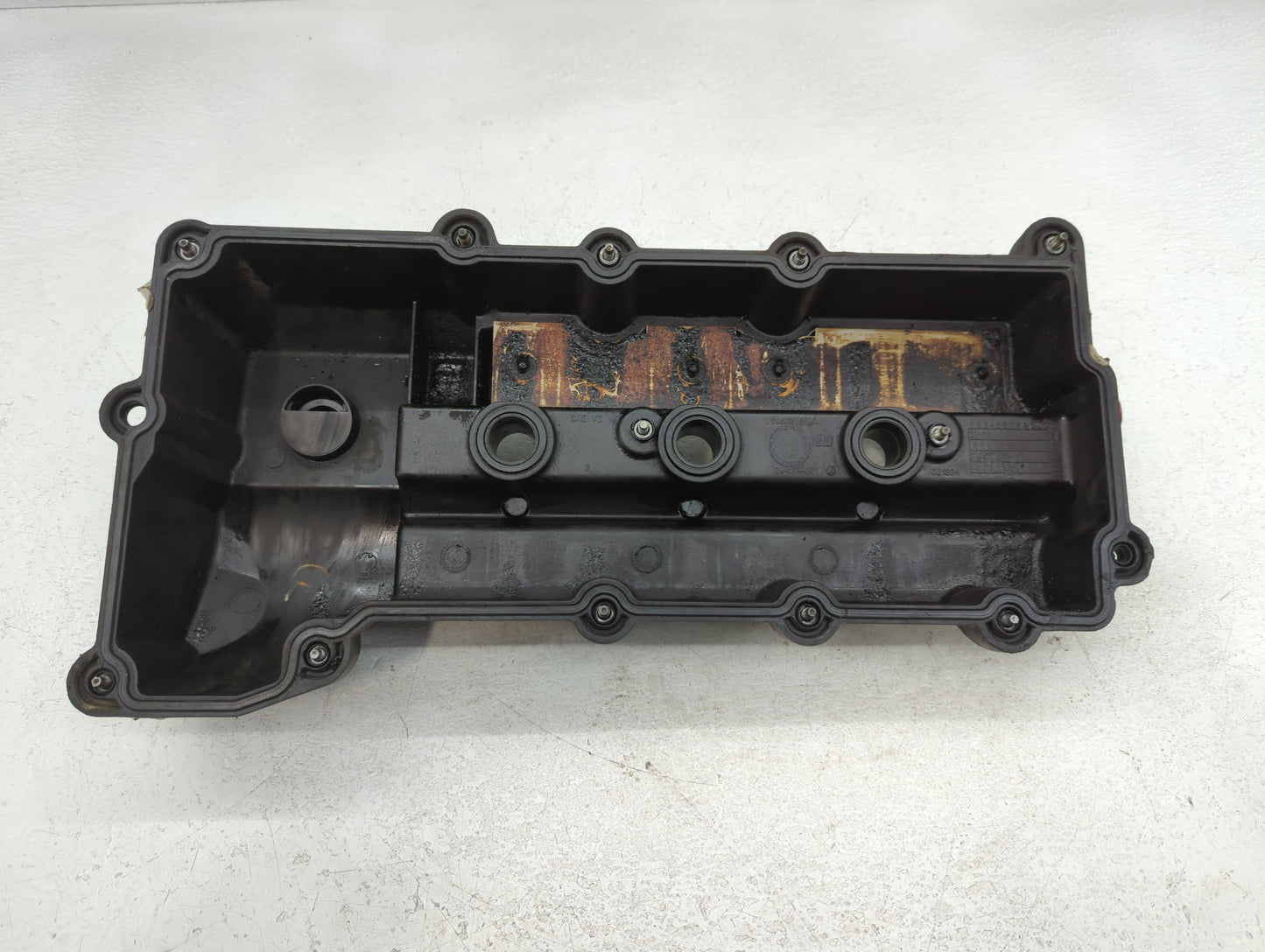 2010 Chrysler 300 Driver Left Cylinder Head Valve Cover Fits OEM Used Auto Parts - Oemusedautoparts1.com