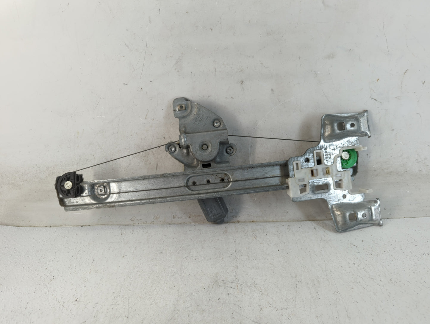 2010 Chrysler 300 Passenger Front Right Power Window Motor - Oemusedautoparts1.com