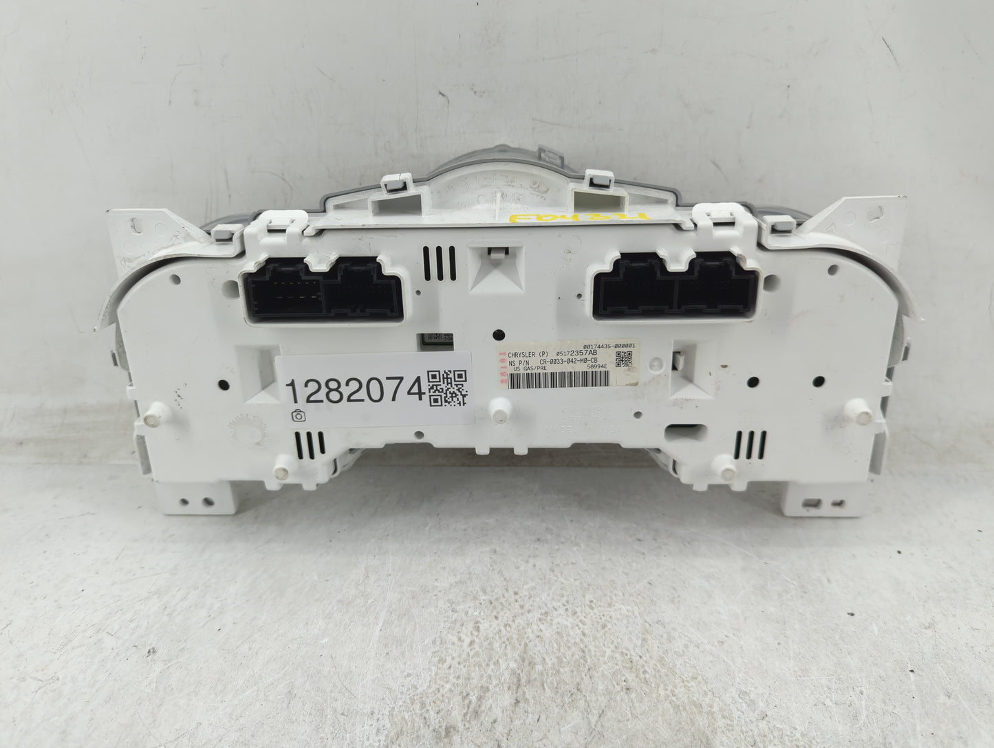 2009-2010 Chrysler Pt Cruiser Instrument Cluster Speedometer Gauges P/N:05172357AB Fits Fits 2009 2010 OEM Used Auto Parts -