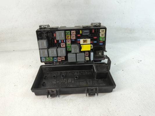 2010-2010 Chrysler Town & Country Fusebox Fuse Box Relay Module Tipm
