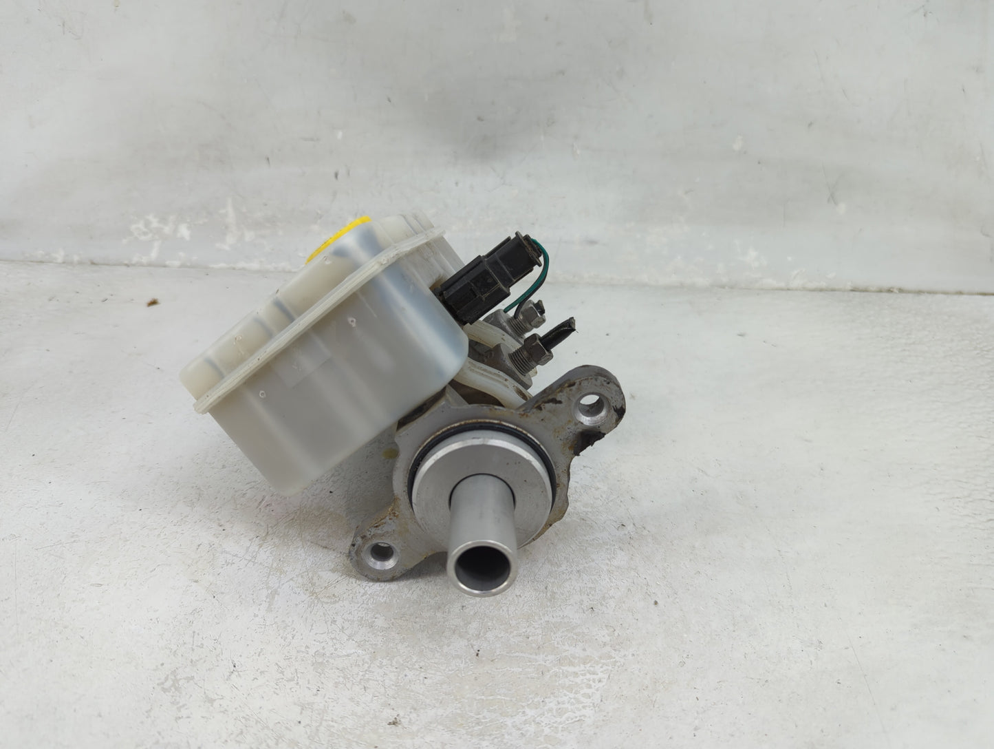2008-2014 Dodge Avenger Brake Master Cylinder 1324805 - Oemusedautoparts1.com