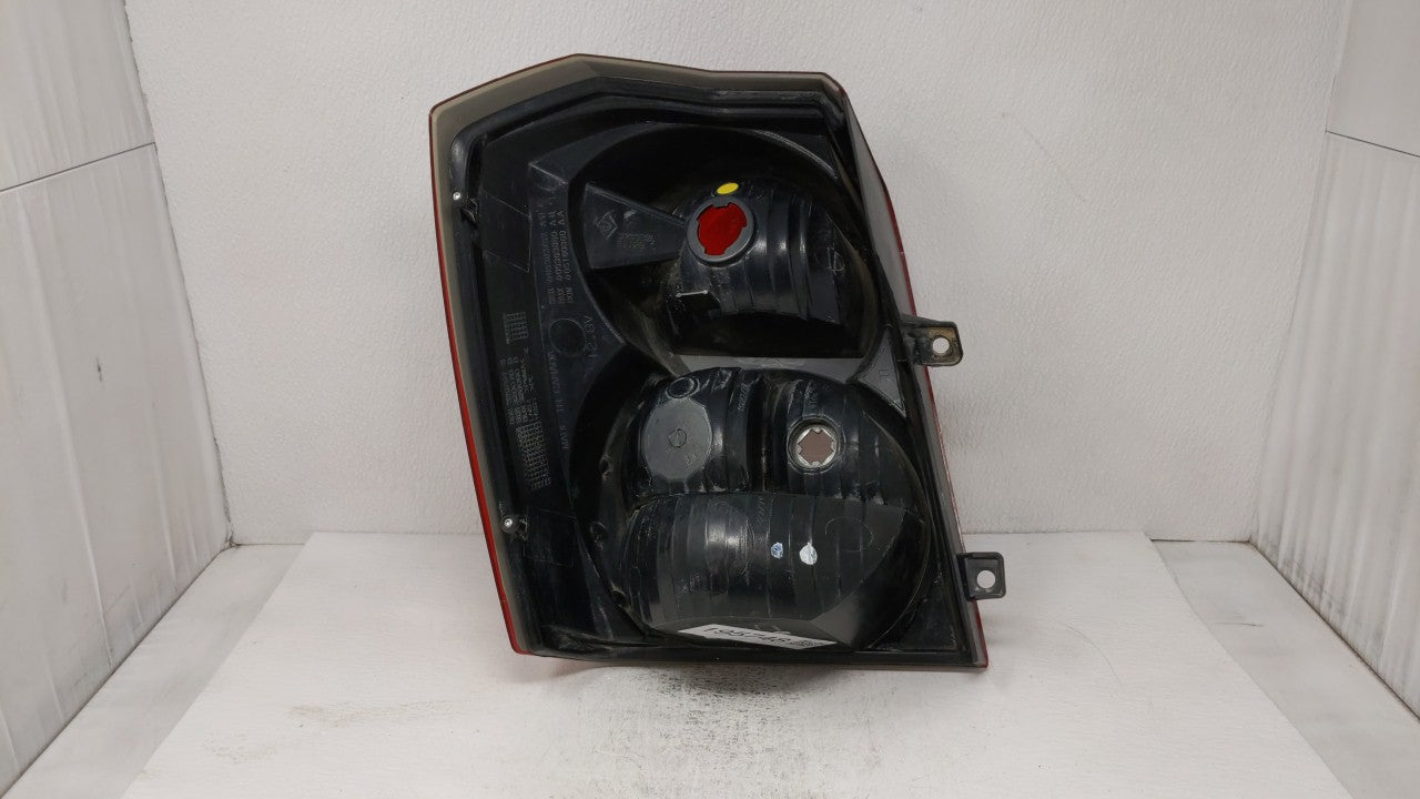 2010 Dodge Caliber Tail Light Assembly Passenger Right OEM P/N:05160360AA 05303752AH Fits Fits 2008 2009 2011 2012 OEM Used
