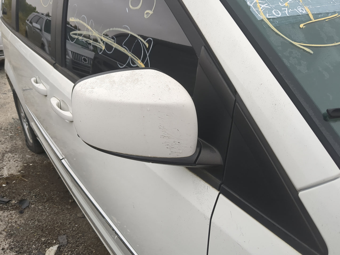 2008-2010 Dodge Grand Caravan Passenger Side View Mirror - Right Door Mirror OEM Used - Oemusedautoparts1.com