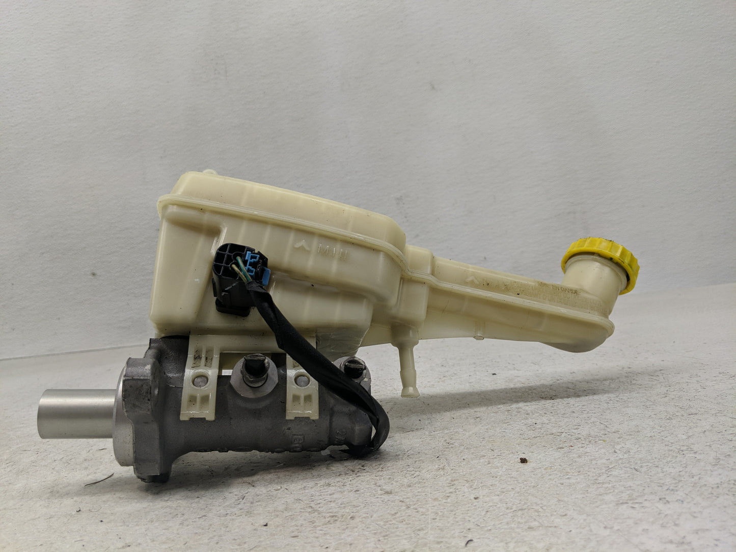 2010 Dodge Journey Brake Master Cylinder - Oemusedautoparts1.com