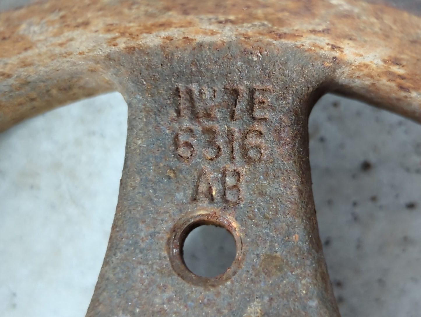 2010 Ford Crown Victoria Crankshaft Pulley - Oemusedautoparts1.com