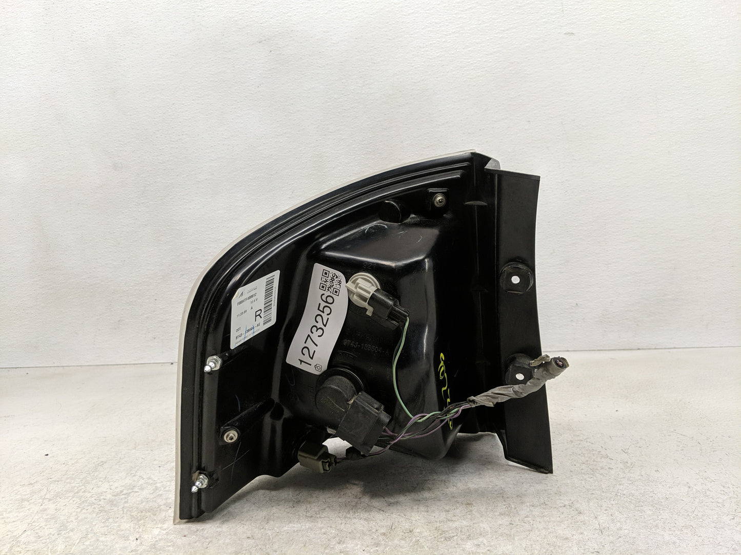 2007-2010 Ford Edge Tail Light Assembly Passenger Right OEM P/N:9T4J-13B504-A 8T43-13B504-AE Fits Fits 2007 2008 2009 2010 O