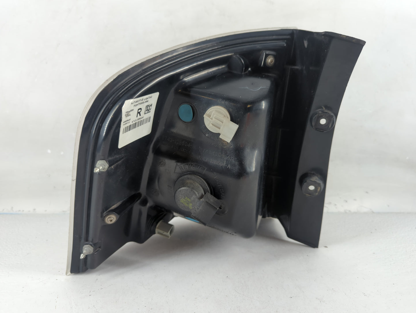 2009-2010 Ford Edge Tail Light Assembly Passenger Right OEM Fits Fits 2009 2010 OEM Used Auto Parts - Oemusedautoparts1.com