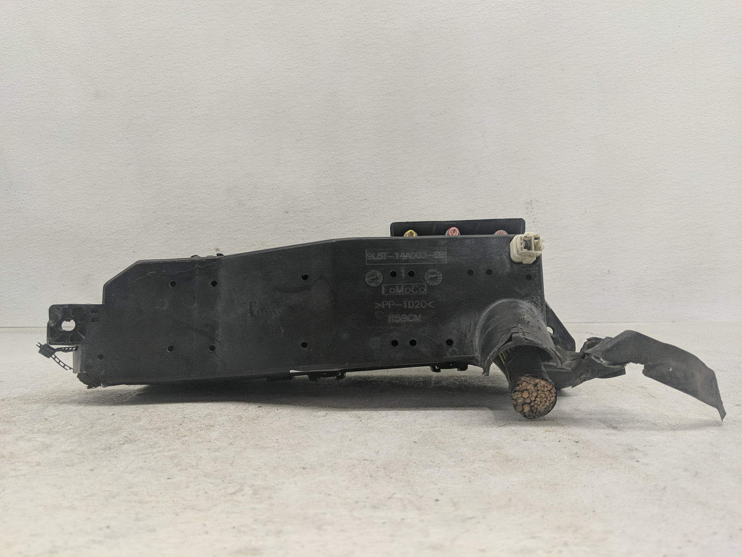 2010 Ford Escape Fusebox Fuse Box Panel Relay Module Fits OEM Used Auto Parts - Oemusedautoparts1.com