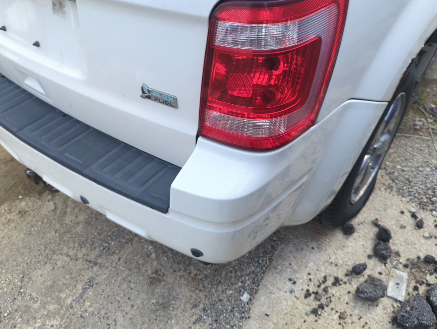 2008-2012 Ford Escape Rear Bumper Assembly Oem - Oemusedautoparts1.com