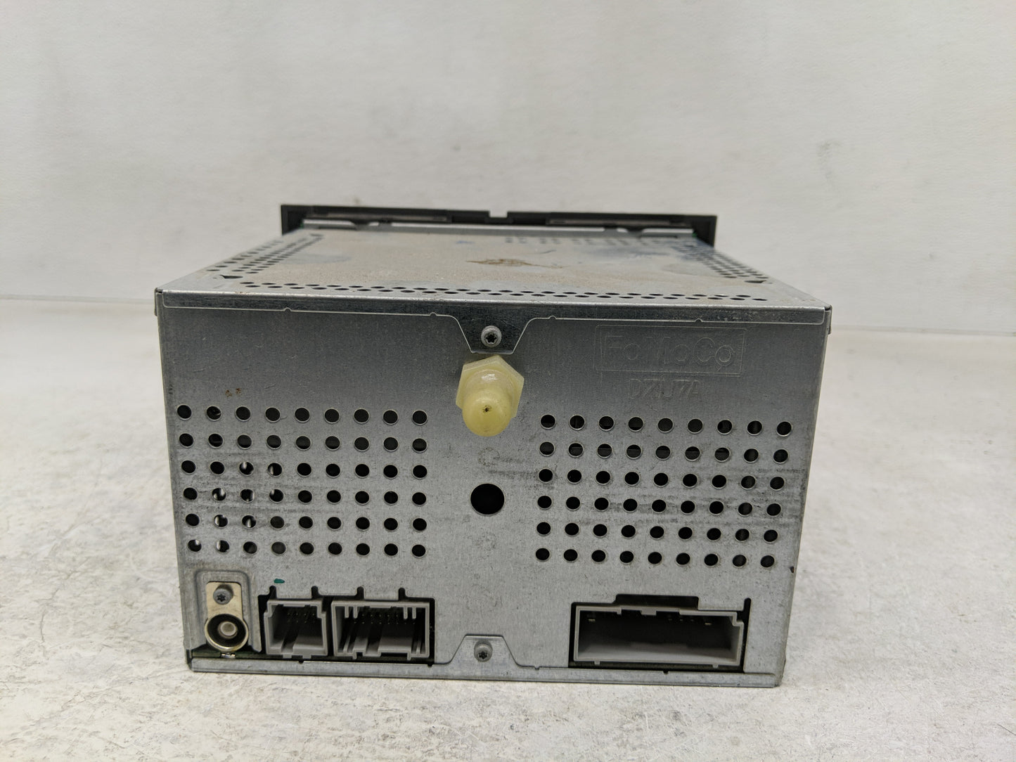 2010 Ford Explorer Radio AM FM Cd Player Receiver Replacement P/N:AA2T-18C815-AB Fits OEM Used Auto Parts - Oemusedautoparts
