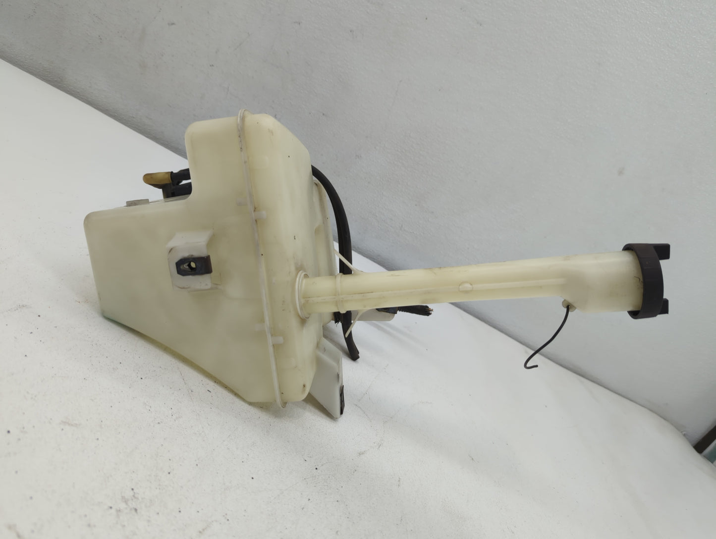 2002-2010 Ford Explorer Windshield Washer Fluid Reservoir Bottle Oem - Oemusedautoparts1.com