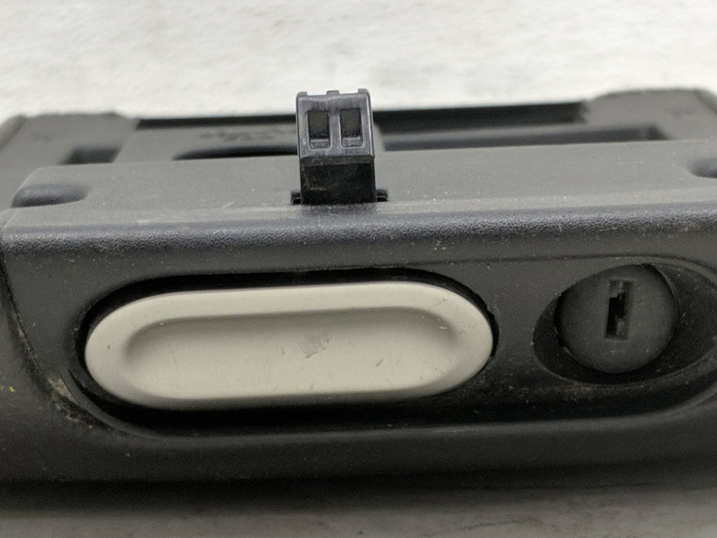 2009-2010 Ford F-150 Center Console Armrest Cover Lid Fits Fits 2009 2010 OEM Used Auto Parts - Oemusedautoparts1.com