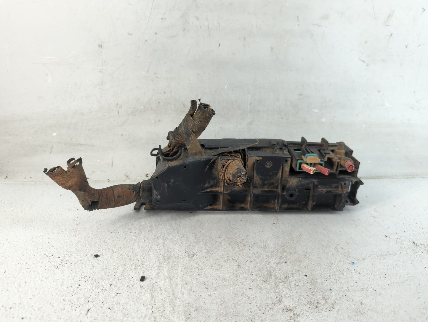 2008-2011 Ford Focus Fusebox Fuse Box Panel Relay Module P/N:8S4T-14A003-BB Fits Fits 2008 2009 2010 2011 OEM Used Auto Part